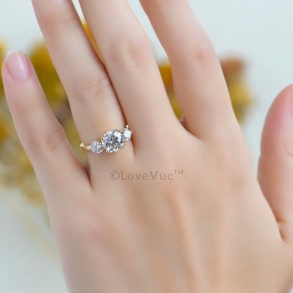 Certified 2.8ct. t.w. Diamond Three-stone Brilliant Cut Engagement Ring VVS1 - Picture 3 of 16